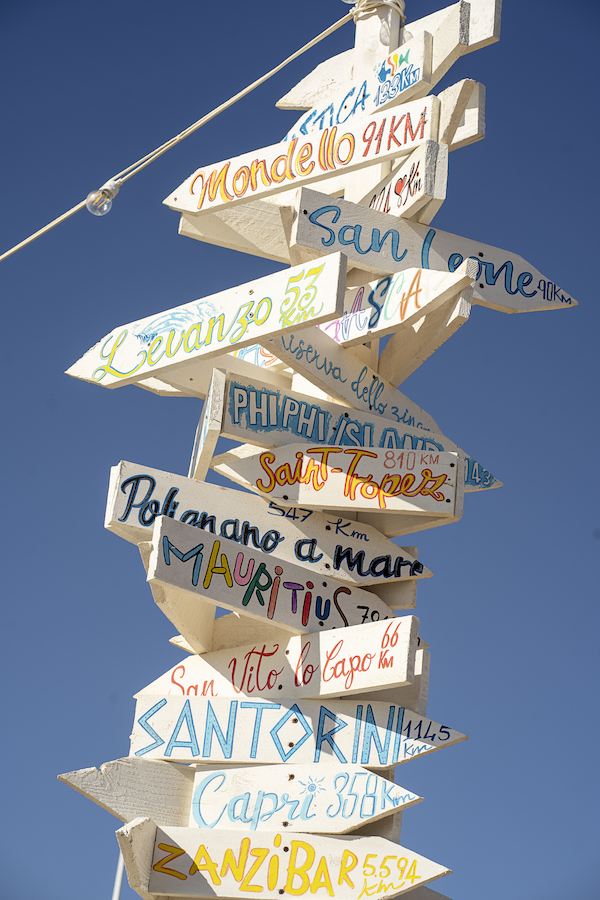 free-choice-directions-signs-travel-landmark-and-vacation-concept-blue-sky-in-background
